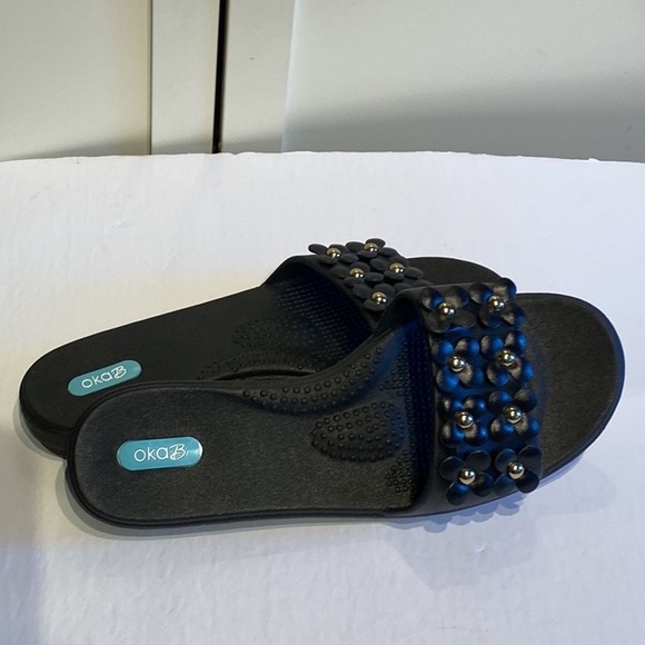 OKA B Black Flower Slides w/ Gold Studs!!! Sandales & Sun  Beach or Gym☀️ Size 9 - Picture 9 of 12